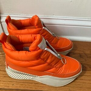 Sorel  Woman Out ‘N About Puffy Zip Waterproof Boot. Very good condition.